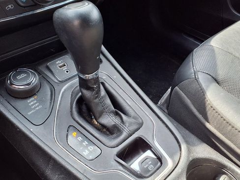 Used 2020 Jeep Cherokee High Altitude AWD/4WD image 16