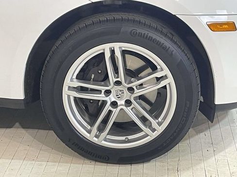 Certified 2026 Porsche Macan AWD/4WD image 16