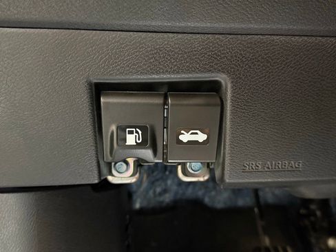 Used 2021 Nissan Versa S FWD image 21