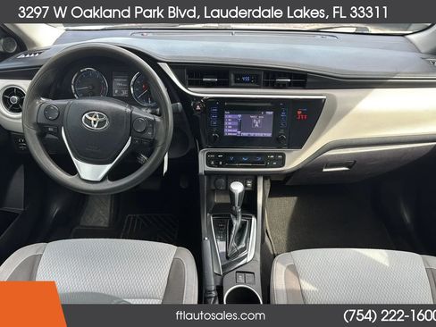 Used 2018 Toyota Corolla LE FWD image 27