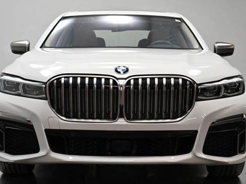 Used 2022 BMW M760i xDrive w/ Luxury Rear Seating Package image 18