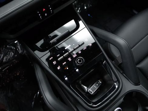 Certified 2026 Porsche Cayenne AWD/4WD image 28