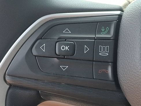 Used 2023 Jeep Grand Cherokee L Laredo AWD/4WD image 22