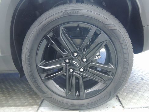 Used 2025 Chevrolet Trax ACTIV w/ Sunroof Package image 7