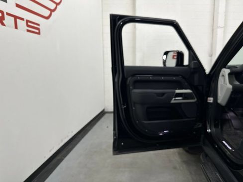Used 2022 Land Rover Defender 110 X-Dynamic SE AWD/4WD image 37