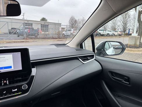 Used 2025 Toyota Corolla LE image 34