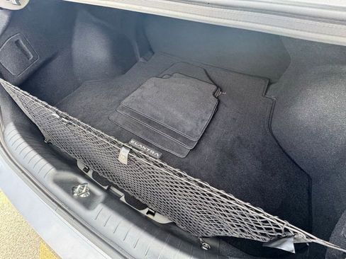 Certified 2024 Hyundai Elantra SE FWD image 34