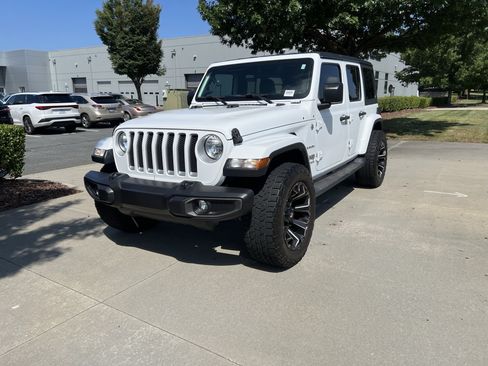 Used 2019 Jeep Wrangler Unlimited Sahara AWD/4WD image 5