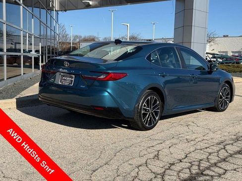 Used 2025 Toyota Camry XLE AWD/4WD image 3