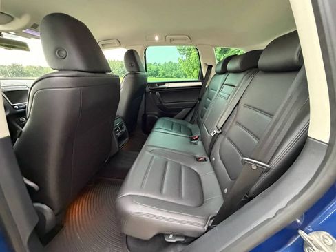 Used 2016 Volkswagen Touareg Sport AWD/4WD image 23