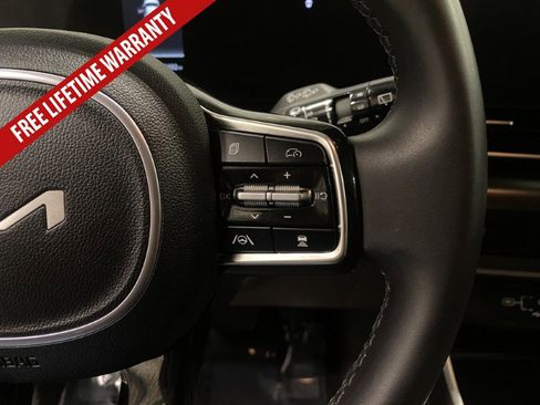 Used 2025 Kia Carnival FWD image 36