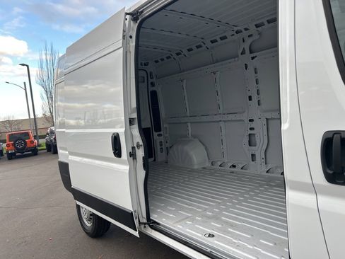 Used 2025 RAM ProMaster 2500 w/ Storage Group image 8