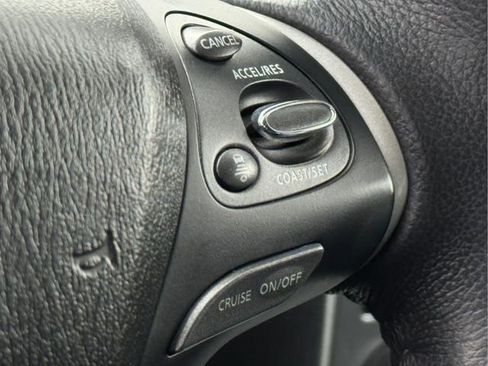 Used 2020 Nissan Pathfinder SL image 19