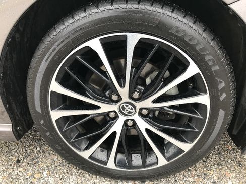 Used 2020 Toyota Camry SE w/ Convenience Package image 11