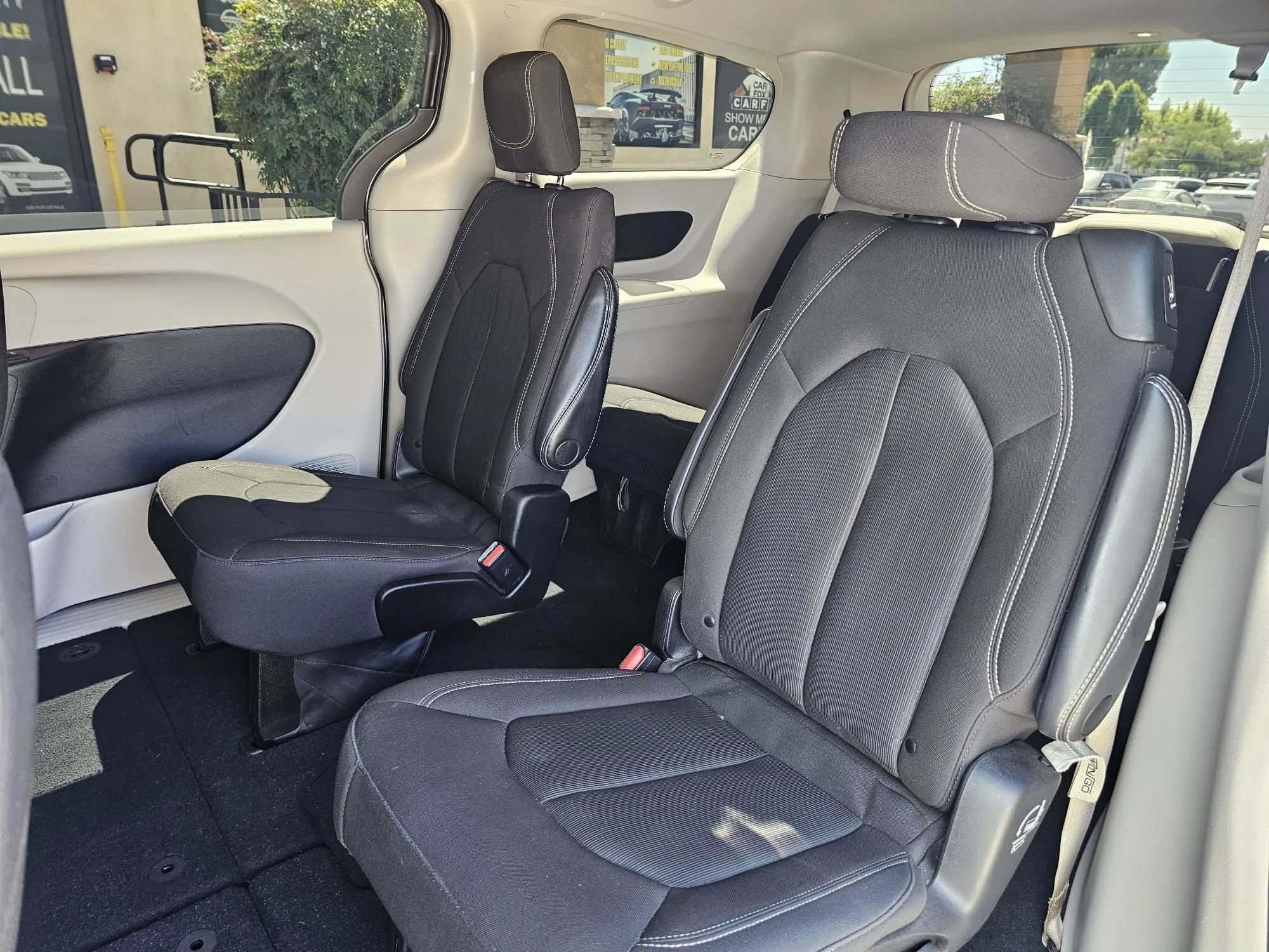 Used 2023 Chrysler Voyager LX FWD image 13