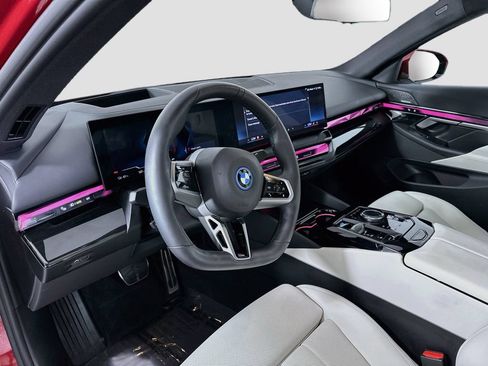 Used 2025 BMW i5 eDrive40i w/ M Sport Package RWD image 4