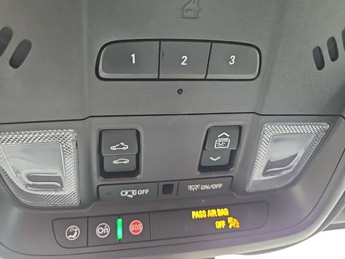 Used 2023 Chevrolet Equinox Premier FWD image 69