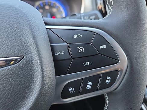 New 2026 Chrysler Pacifica Limited w/ Uconnect Theater Family Group image 18