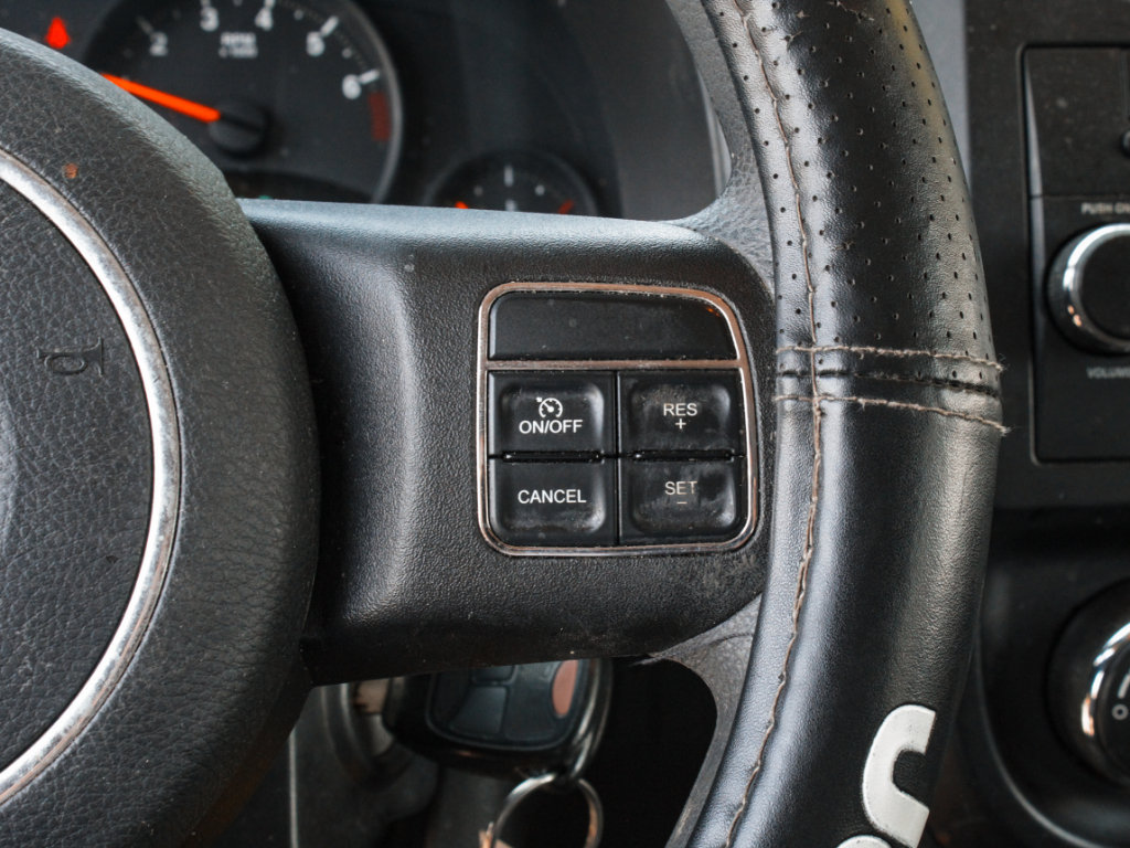 Used 2012 Jeep Compass Sport AWD/4WD image 11