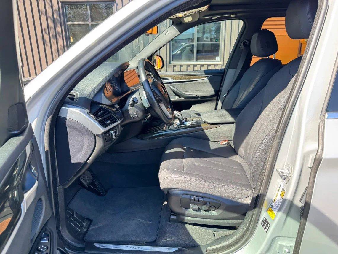 Used 2018 BMW X5 xDrive35i w/ M Sport Package AWD/4WD image 12