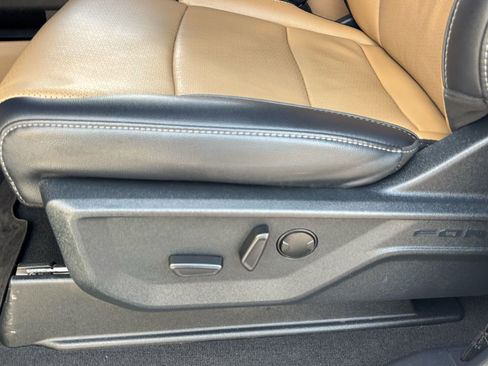 Used 2025 Ford F250 Lariat w/ Chrome Package image 18