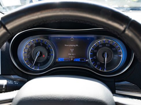 Used 2019 Chrysler 300 Touring image 11