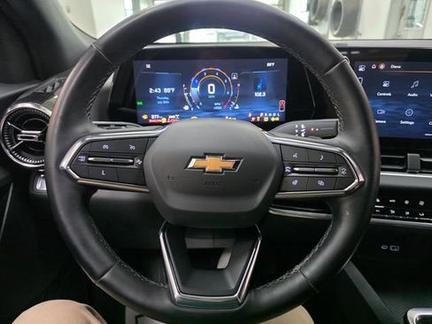 Used 2025 Chevrolet Equinox LT w/ Convenience Package II AWD/4WD image 16