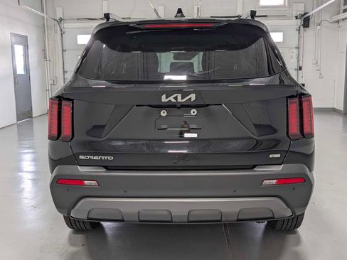 Used 2023 Kia Sorento S AWD/4WD image 10