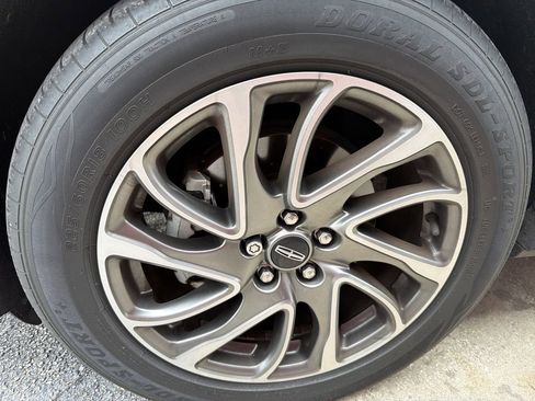 Used 2021 Lincoln Corsair AWD w/ Equipment Group 101A image 5