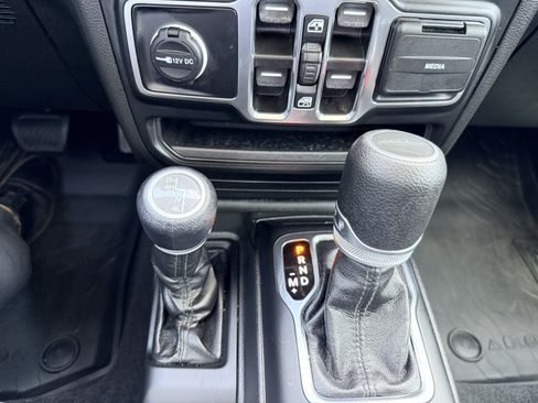 Used 2022 Jeep Gladiator Sport AWD/4WD image 24