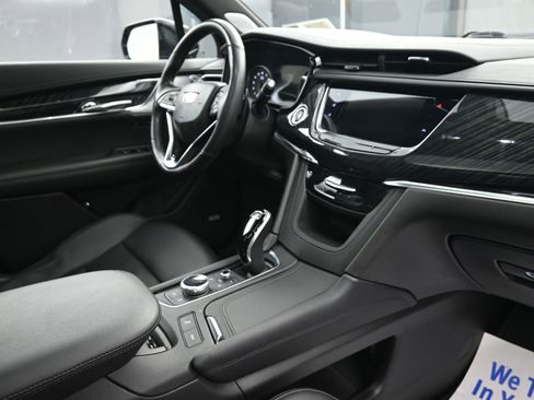 Used 2022 Cadillac XT6 Premium Luxury w/ Technology Package image 31