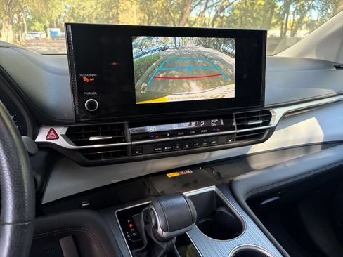 Used 2025 Toyota Sienna XLE FWD image 26