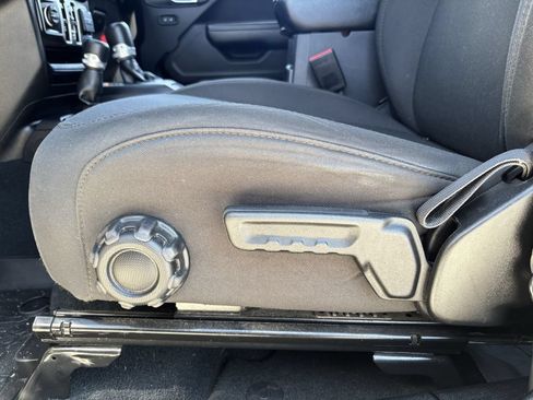 Used 2022 Jeep Gladiator Sport AWD/4WD image 24