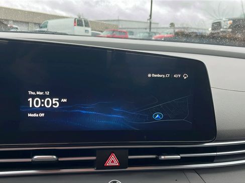 Used 2023 Hyundai Elantra SEL w/ Convenience Package image 3