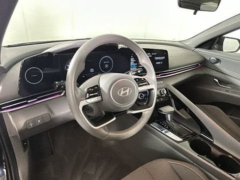 Used 2025 Hyundai Elantra SEL FWD image 13