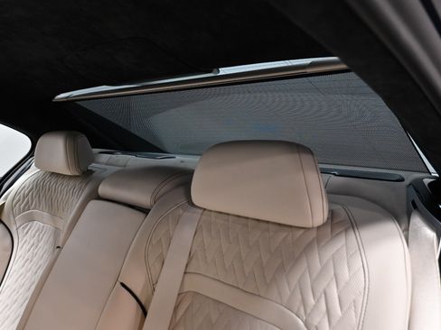 Used 2022 BMW ALPINA B7 xDrive AWD/4WD image 33