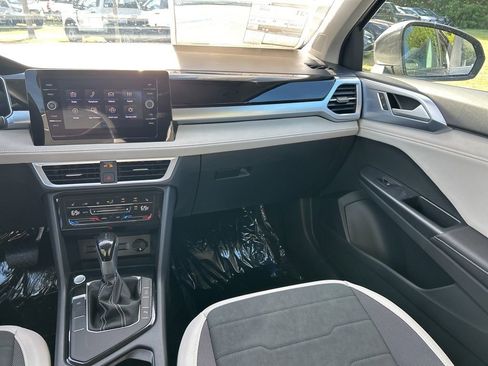 New 2026 Volkswagen Taos SE image 11