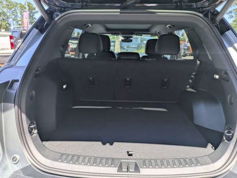 Used 2026 Chevrolet Equinox LT w/ Convenience Package II FWD image 12