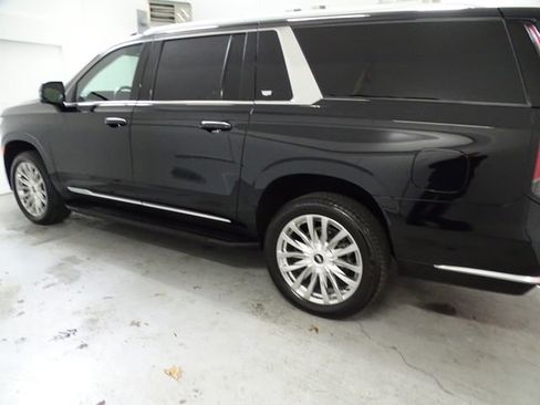 Certified 2023 Cadillac Escalade ESV Premium Luxury AWD/4WD image 19