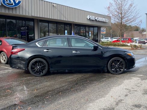 Used 2018 Nissan Altima 2.5 SR w/ SR Midnight Edition image 3