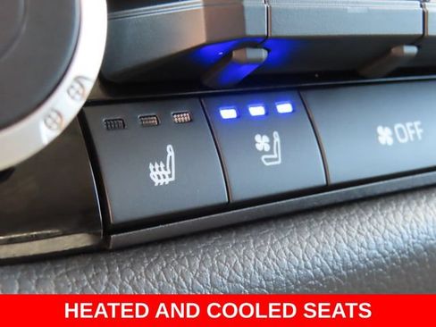 Used 2023 Toyota Tundra Limited AWD/4WD image 6
