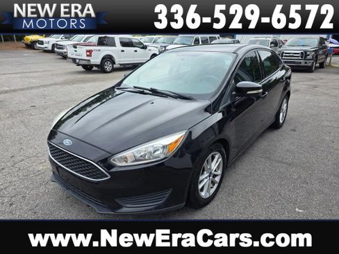 Used 2016 Ford Focus SE FWD image 1