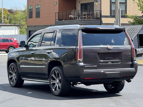 Used 2015 Cadillac Escalade Luxury AWD/4WD image 4