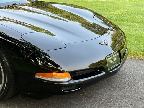 Used 2004 Chevrolet Corvette Coupe RWD image 29