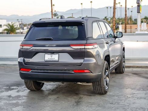 New 2025 Jeep Grand Cherokee Altitude image 9