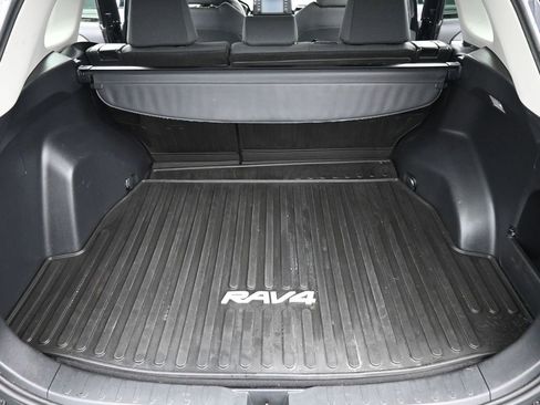 Used 2019 Toyota RAV4 LE image 15