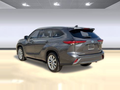 Used 2020 Toyota Highlander Limited image 3