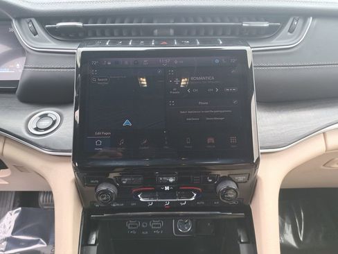 Used 2023 Jeep Grand Cherokee L Limited image 23