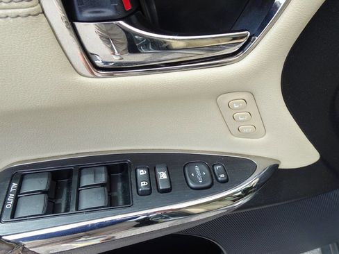 Used 2013 Toyota Avalon Limited FWD image 11