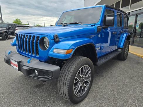 Used 2023 Jeep Wrangler Unlimited Sahara w/ Cold Weather Group AWD/4WD image 23